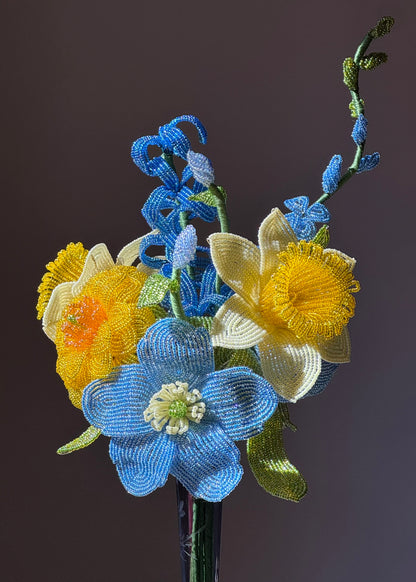 blue & yellow daffodil bouquet