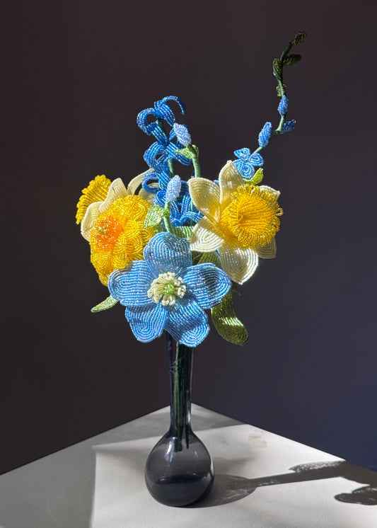 blue & yellow daffodil bouquet