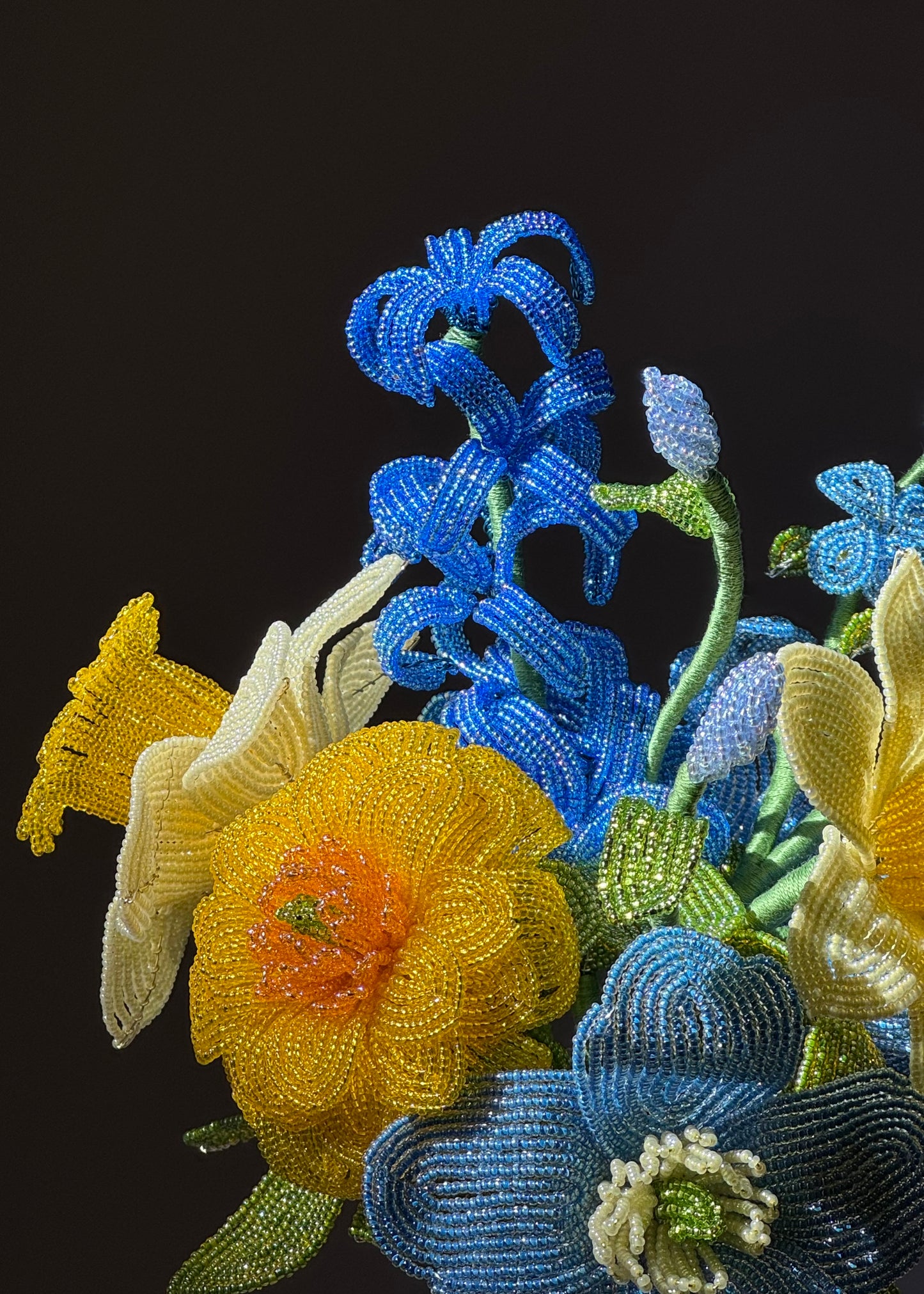 blue & yellow daffodil bouquet