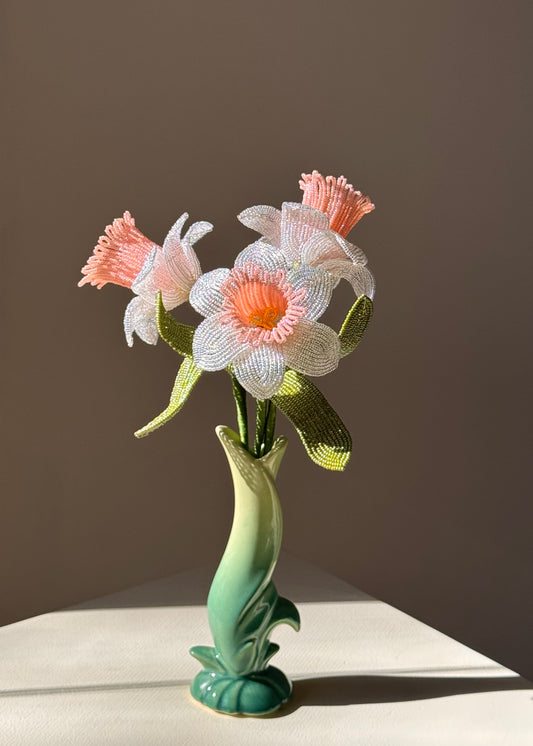 single peach daffodil stem